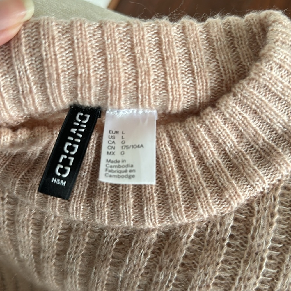 H&M sweater - Picture 2 of 4